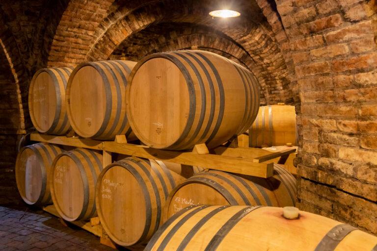 French Oak Vs. American Oak Which Barrel Aging Is Best? Red Head Oak